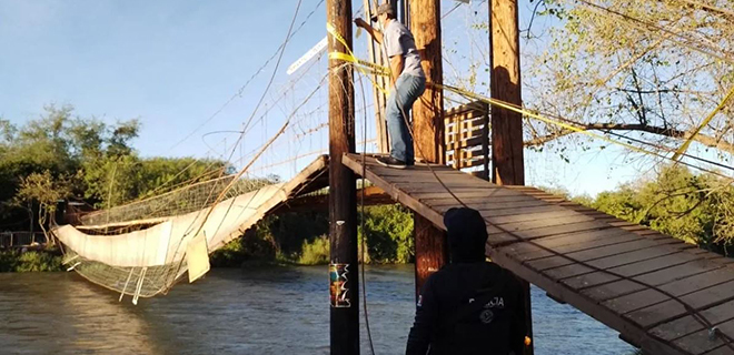 Colapsa puente colgante en Sinaloa