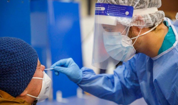 EE.UU. registra su peor cifra de contagios diarios de coronavirus de toda la pandemia