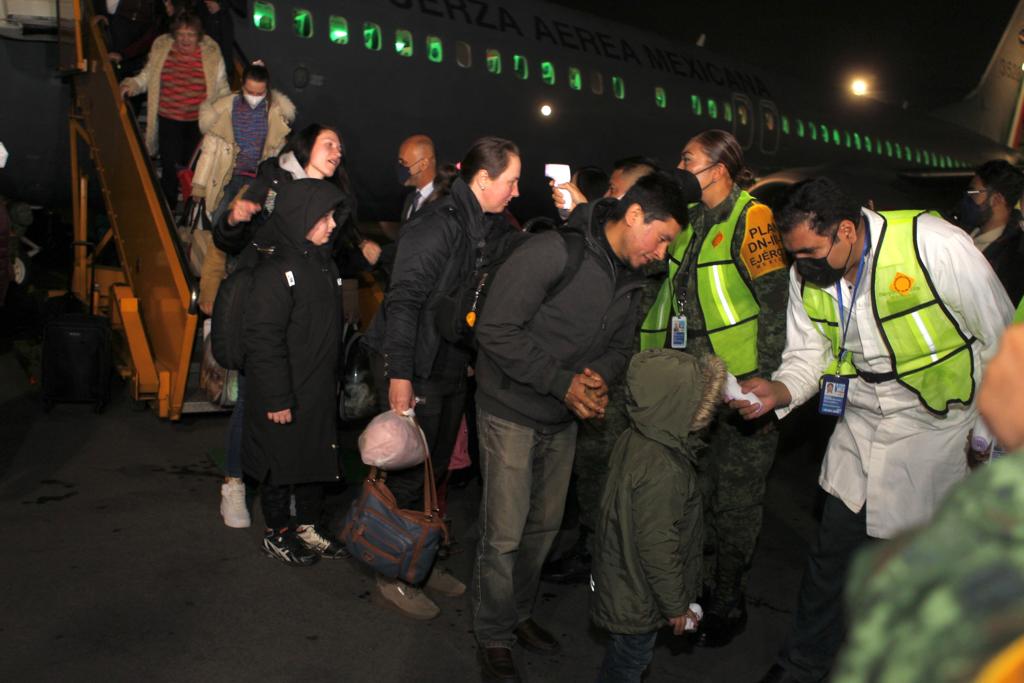 Llega a México segundo Avión con Connacionales evacuados de Ucrania