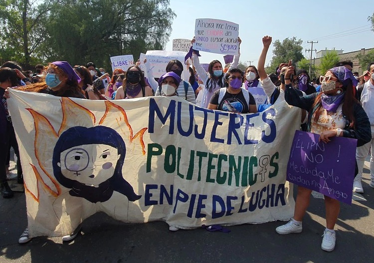 Estudiantes en Voca 7 del IPN protestan por presunta violación de una estudiante