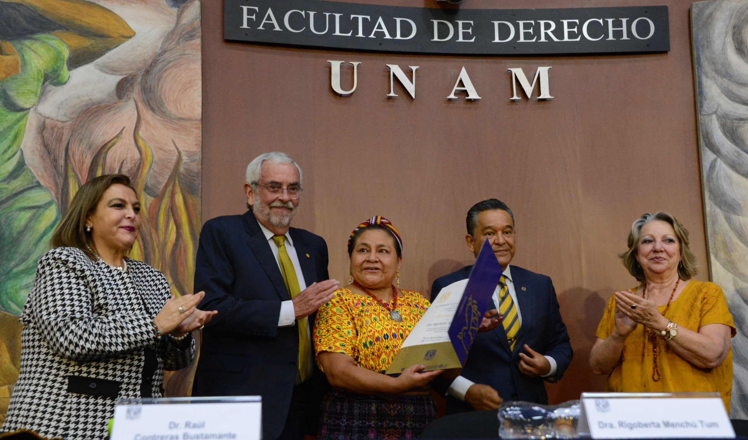 RIGOBERTA MENCHÚ, EN LA UNAM:  NINGUNA GUERRA ES JUSTIFICABLE