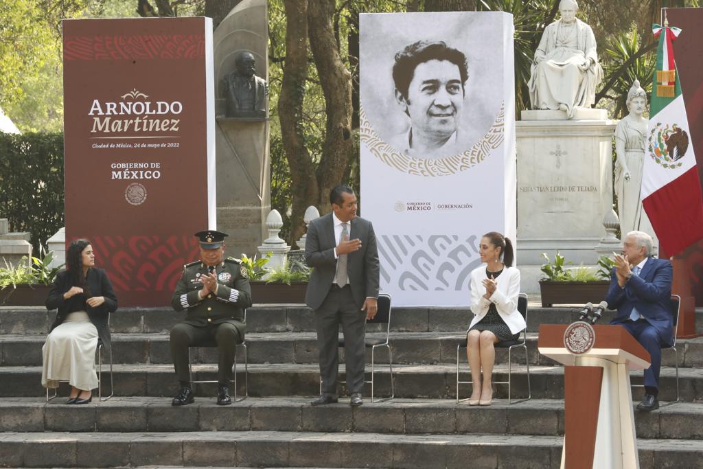 Diputado Gutiérrez Luna asiste a la ceremonia de inhumación de Arnoldo Martínez Verdugo, en la Rotonda de las Personas Ilustres