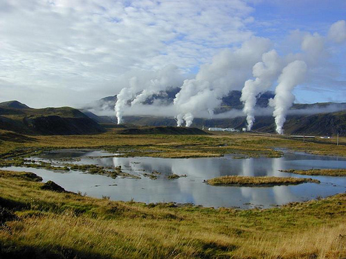 Senado pide informe sobre exploración y extracción de agua geotérmica