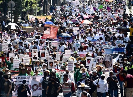 Madres de desaparecidos marchan en CDMX