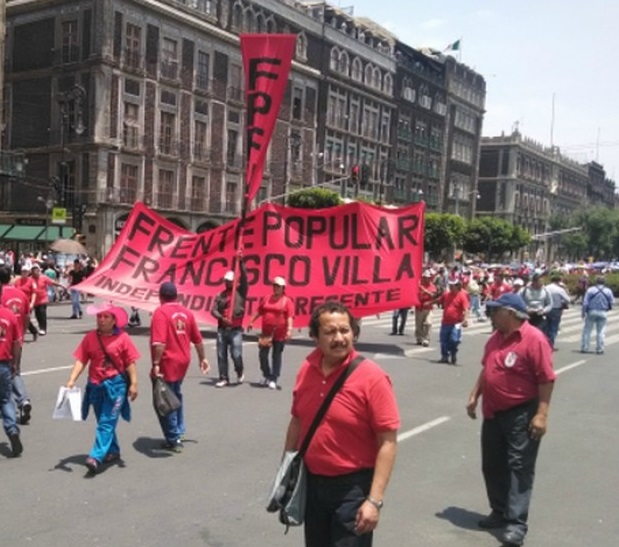 Trabajadores marchan hacia el Zócalo por Día del Trabajo