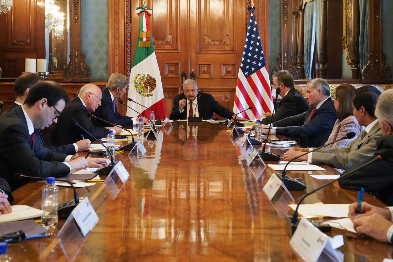 MÉXICO Y EE.UU. MANTIENEN DIÁLOGO SOBRE ENERGÍA Y AMBIENTE; PRESIDENTE SE REÚNE EN PALACIO NACIONAL CON JOHN KERRY