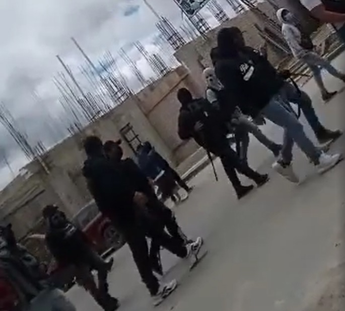 Civiles armados disputan la plaza del mercado de la Zona Norte en San Cristóbal de las Casas