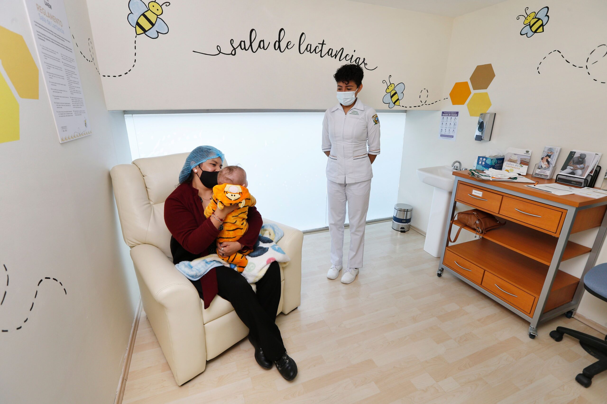 Recibe UAEMéx distintivo Sala Amiga de la Lactancia Materna