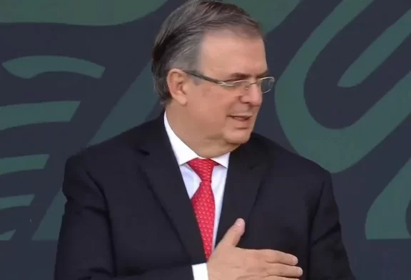 <strong>Marcelo Ebrard el mejor evaluado en la carrera presidencial</strong>