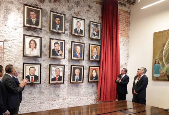<strong>Inaugura Monreal en Xicoténcatl galería de ex presidentes de la Junta de Coordinación Política</strong>