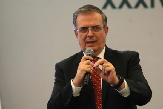 Ebrard entrega pruebas a Morena de desvío de recursos a favor de Sheinbaum