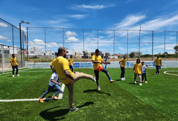 Apoyan con cancha de fútbol para niñas y niños en Comitán de Domínguez, Chiapas