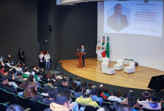 Conferencia en la UAEMéx de Rubén Martínez Dalmau, catedrático de Universidad de Valencia 