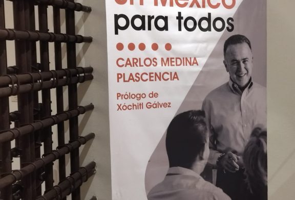 Carlos Medina Plascencia presentó su libro 