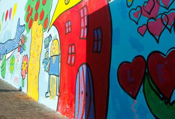 Mercado 16 de septiembre: Pintan niños su propio Mural