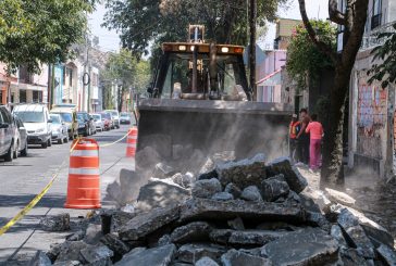 SUPERVISAN LA REHABILITACIÓN DE BANQUETAS EN TOLUCA