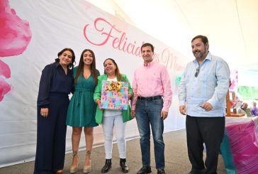 DIF TOLUCA AGASAJA A LA MAMÁS