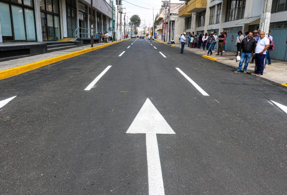 Supervisan trabajos finales de rehabilitación de calle