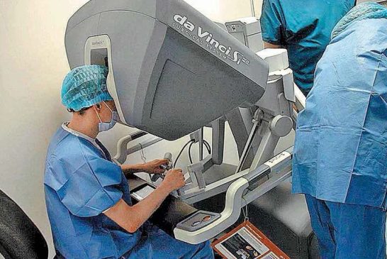 Revive Secretaría de Salud a robot Da Vinci