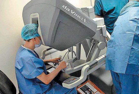 Revive Secretaría de Salud a robot Da Vinci