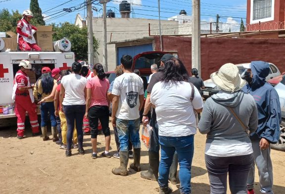 Cruz Roja atiende a damnificados por inundaciones en Chalco