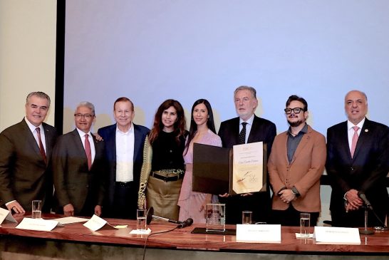 Elisa Carrillo recibe Distinción del Consejo Coordinador Empresarial por su Brillante Trayectoria