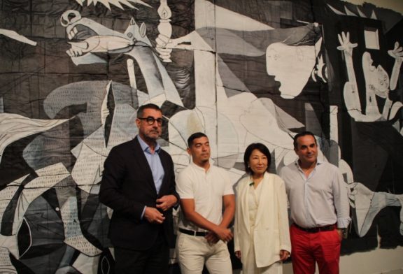 El artista Julio Anaya Cabandig presenta su versión del Guernica en Málaga