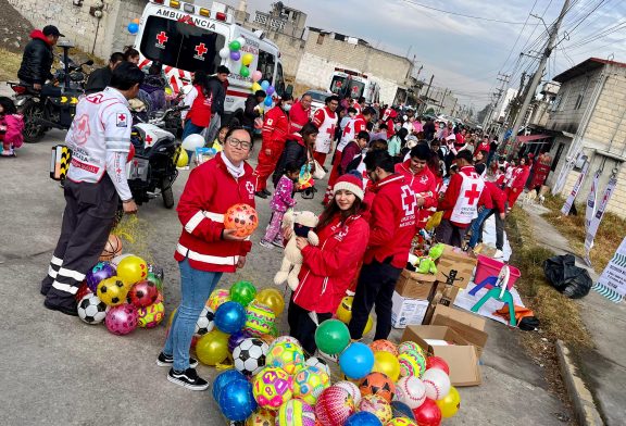 Cruz Roja visita Arroyo Vista Hermosa y entrega regalos de Reyes Magos