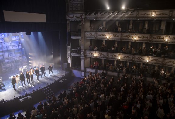 Los Secretos abarrotan el Teatro Cervantes