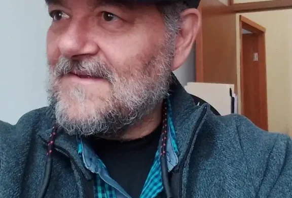 Cultura Impar: Política moderna ignorante y exigente