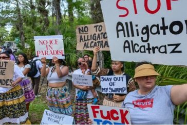 Florida convierte la migración en espectáculo de represión