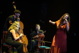 Emotivo, íntimo y reivindicativo concierto de Silvia Pérez Cruz en Teatro Cervantes de Málaga