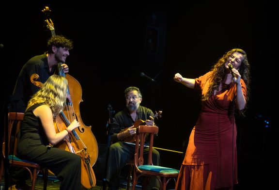 Emotivo, íntimo y reivindicativo concierto de Silvia Pérez Cruz en Teatro Cervantes de Málaga