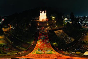 Imponente ofrenda de muertos en Metepec