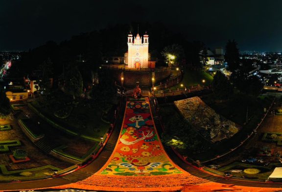Imponente ofrenda de muertos en Metepec