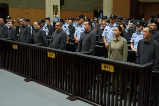 China condena a muerte a familia acusada de controlar campos de 