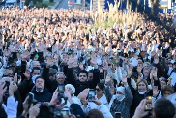 Miles marchan en Marsella contra la violencia por tráfico de drogas