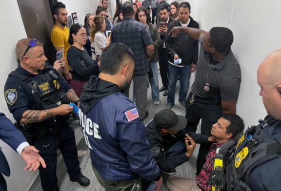 ¡ALERTA! ICE arresta a solicitantes de Green Card dentro de oficinas de USCIS