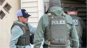 ICE rompe el límite constitucional, le autorizan irrupciones forzadas en viviendas sin orden judicial