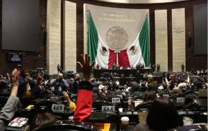 Migrantes reales VS políticos impostores